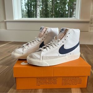 NIKE BLAZER MID '77